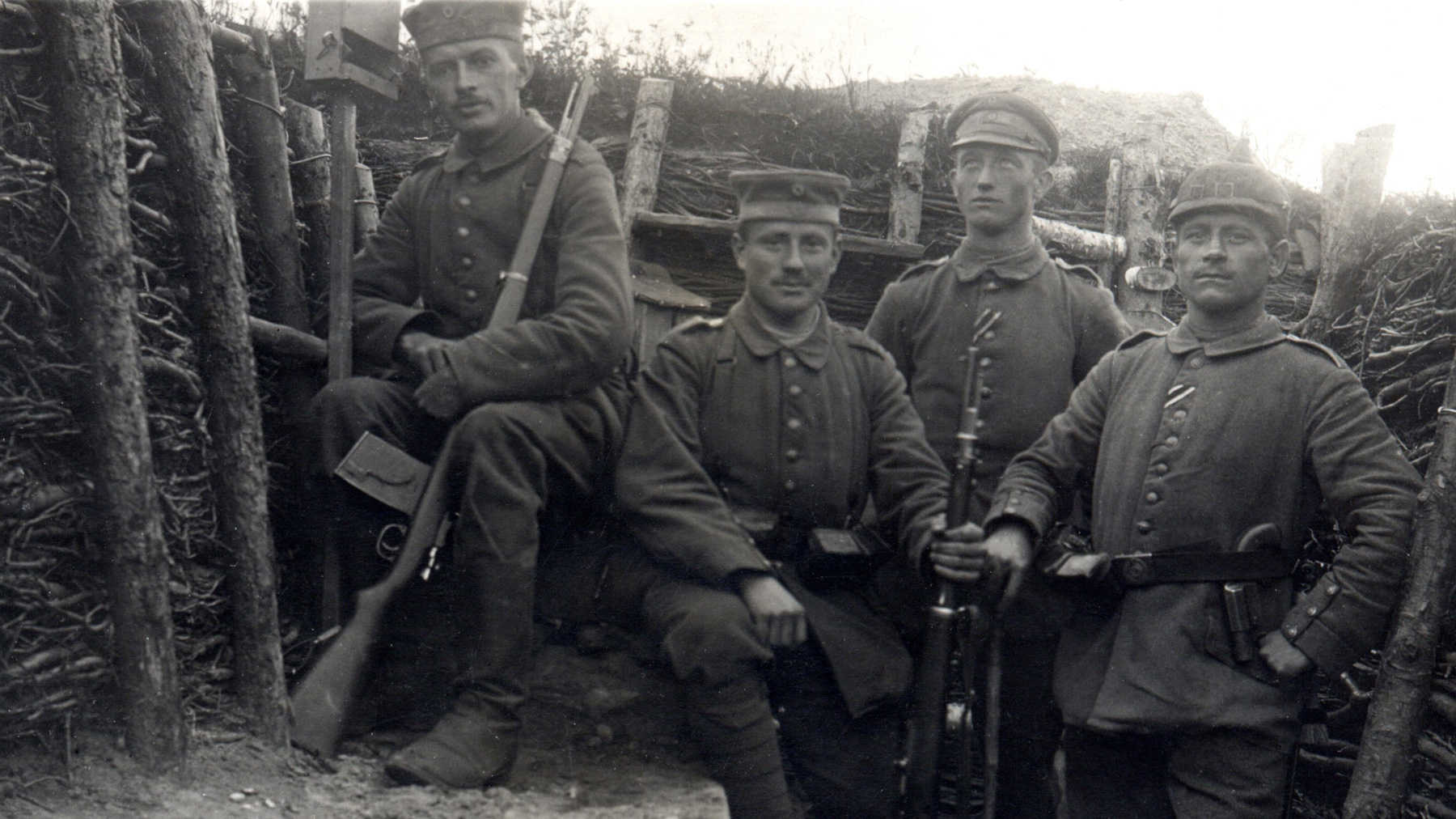 WWI German infantryman with Mauser Gewehr 98 rifles, circa 1914–1918